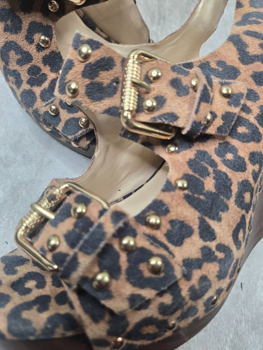 Platform Wedge Sandals 8.5 Leopard Print Peep Toe Studded Buckle Y2k Retro Glam - Picture 12 of 12